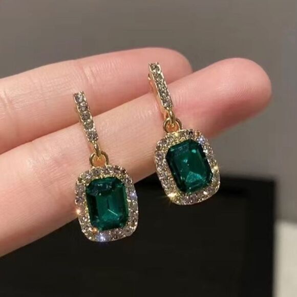 🔅🆕🔅 Elegant Chic 14K Plated Emerald Drop Earrings✨ - Picture 4 of 12